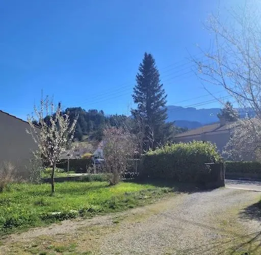 La Maison Jaune *